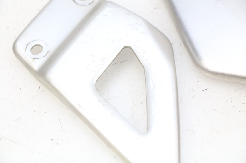 photo de SEITENRAHMENABDECKUNG SUZUKI SV N 650 (1999 - 2002) - Zoom auf Gebrauchszustand