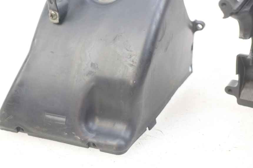 photo de ZYLINDERABDECKUNG PEUGEOT TWEET 125 (2010 - 2017) - Details der Befestigungspunkte