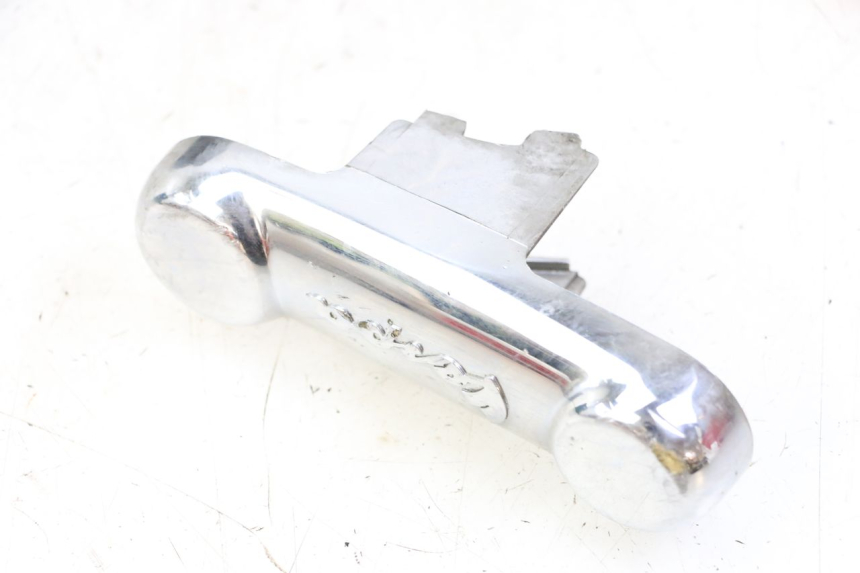 photo de GABELVERKLEIDUNG PIAGGIO VESPA S 2T 50 (2007 - 2014) - Details der Befestigungspunkte