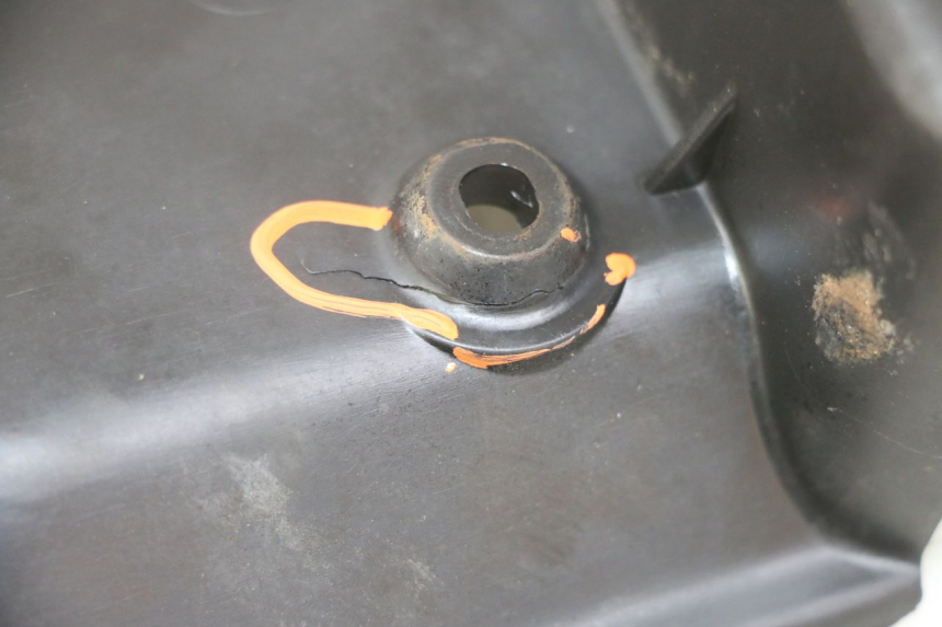 photo de GABEL VERKLEIDUNG YAMAHA BW'S NG NEXT GENERATION 50 (1996 - 2003) - Details der Befestigungspunkte