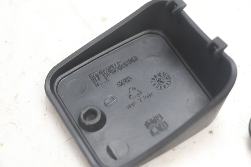 photo de BREMSPUMPE ABDECKUNG PIAGGIO MP3 125 (2006 - 2014) - Alternative Perspektive