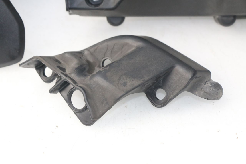 photo de MOTOR ABDECKUNG HONDA NSS EX FORZA 250 (2005 - 2013) - Details der Befestigungspunkte