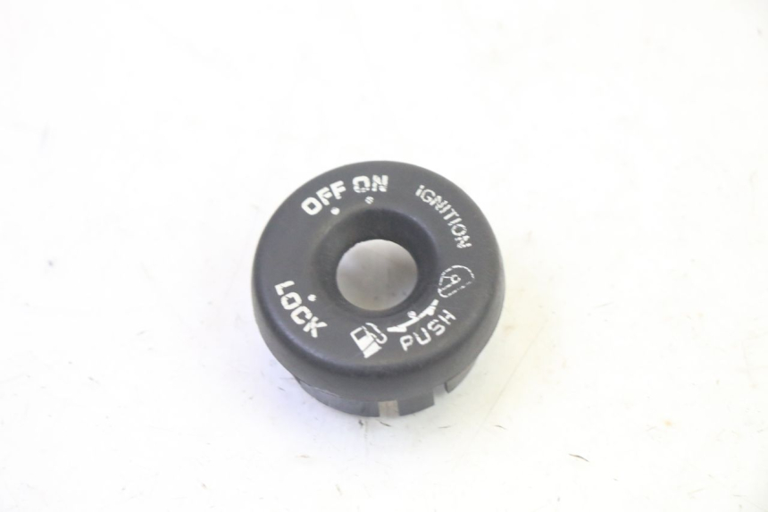 photo de ZÜNDSCHLOSSABDECKUNG HONDA FES S-WING SWING ABS 125 (2007 - 2015) - Detailansicht des Bauteils