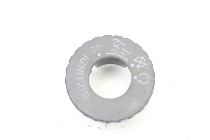 photo de ZÜNDSCHLOSSABDECKUNG SYM FIDDLE 125 (2008 - 2010) - Detailansicht des Bauteils