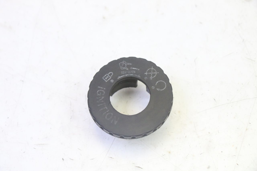 photo de ZÜNDSCHLOSSABDECKUNG PEUGEOT TWEET PRO CARGO 50 (2018 - 2022) - Detailansicht des Bauteils