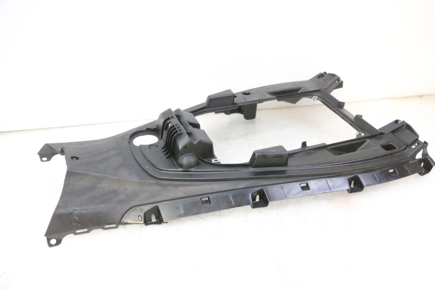 photo de UNTER SITZ VERKLEIDUNG QUADRO 4 4D 350 (2015 - 2018) - Zoom auf Gebrauchszustand