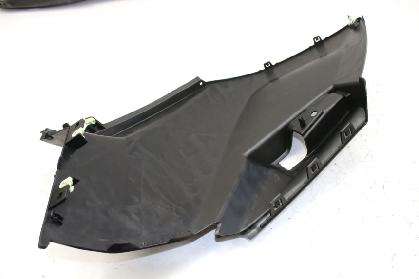 photo de SITZBANKABDECKUNG PEUGEOT CITYSTAR 50 (2013 - 2017) - Details der Befestigungspunkte