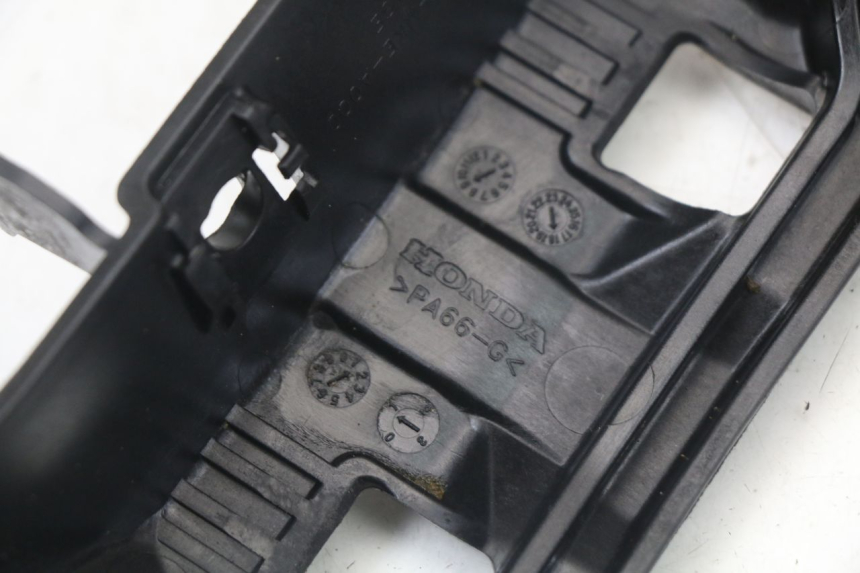 photo de UNTER SITZ VERKLEIDUNG HONDA CRF R 250 (2020 - 2021) - Details der Befestigungspunkte