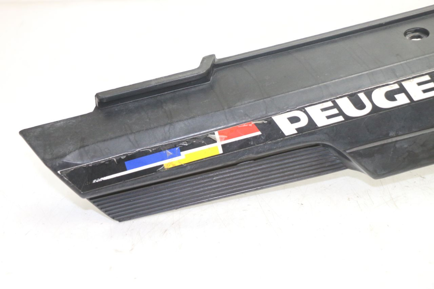 photo de UNTER SITZ VERKLEIDUNG RECHTS PEUGEOT 103 SPX CLIP 50 (1989 - 1992) - Detailansicht des Bauteils