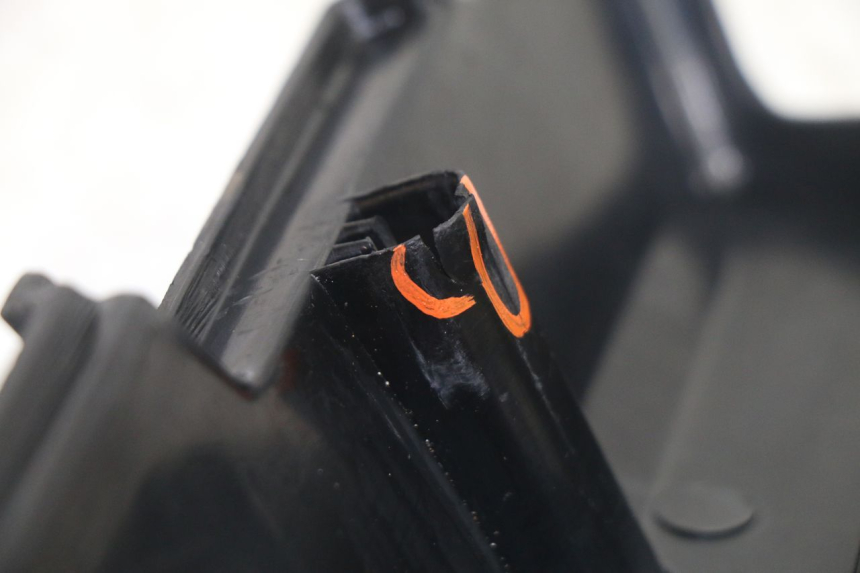 photo de UNTER SITZ VERKLEIDUNG RECHTS PEUGEOT 103 SPX CLIP 50 (1989 - 1992) - Oberflächenzustand und Material