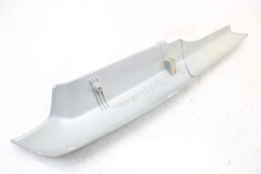 photo de RECHTER SITZBANKDECKEL PEUGEOT 103 VOGUE VS2 50 (2004 - 2017) - Details der Befestigungspunkte