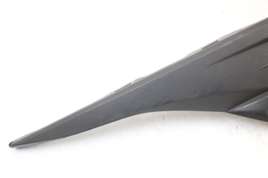 photo de UNTER SITZ VERKLEIDUNG RECHTS SUZUKI ADDRESS 110 (2015 - 2020) - Zoom auf Gebrauchszustand