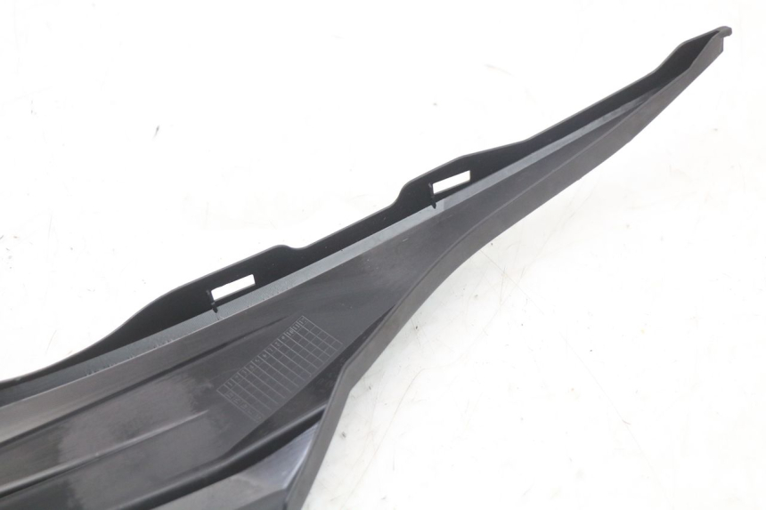 photo de UNTER SITZ VERKLEIDUNG RECHTS SUZUKI ADDRESS 110 (2015 - 2020) - Geprüftes Gebrauchtteil