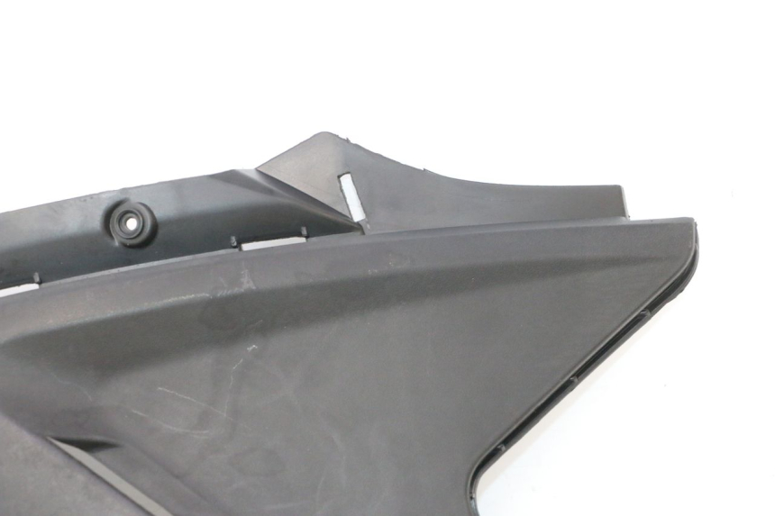 photo de UNTER SITZ VERKLEIDUNG RECHTS KYMCO AGILITY CITY 16P 125 (2015 - 2024) - Detailansicht des Bauteils