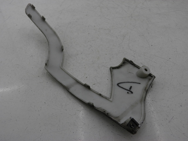 photo de UNTER SITZ VERKLEIDUNG RECHTS BENZHOU YY50QT31 VINTAGE 50 (2009 - 2012) - Zoom auf Gebrauchszustand