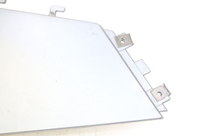 photo de RECHTER SITZBANKDECKEL BMW C1 125 (2000 - 2003) - Details der Befestigungspunkte