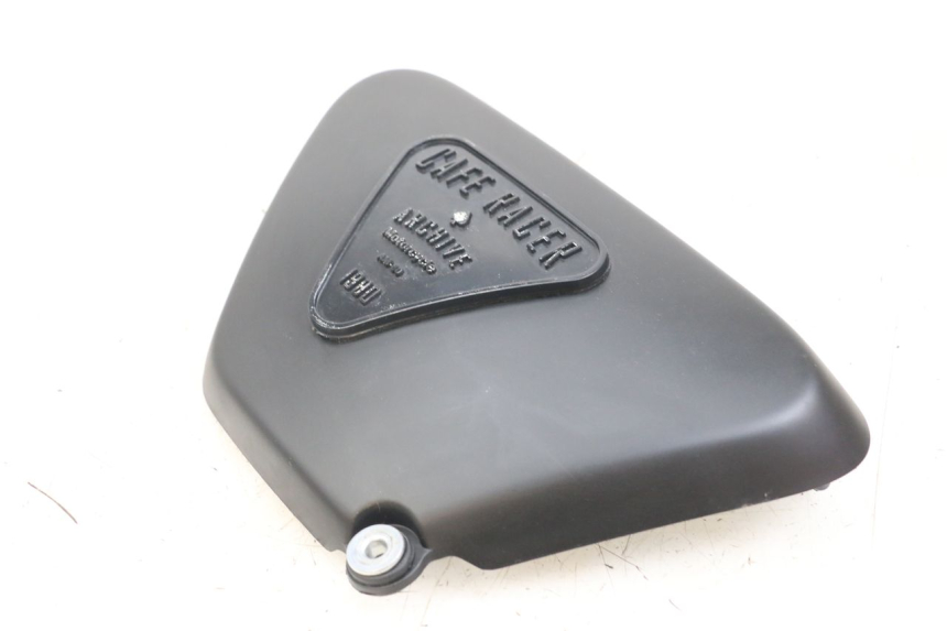 photo de UNTER SITZ VERKLEIDUNG RECHTS ARCHIVE CAFE RACER 4T 50 (2019 - 2024) - Zoom auf Gebrauchszustand