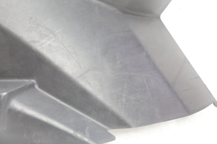 photo de UNTER SITZ VERKLEIDUNG RECHTS PEUGEOT CITYSTAR 2T 50 (2018 - 2021) - Zoom auf Gebrauchszustand