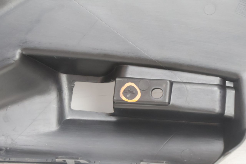 photo de UNTER SITZ VERKLEIDUNG RECHTS PEUGEOT CITYSTAR 2T 50 (2018 - 2021) - Gesamtansicht des Produkts