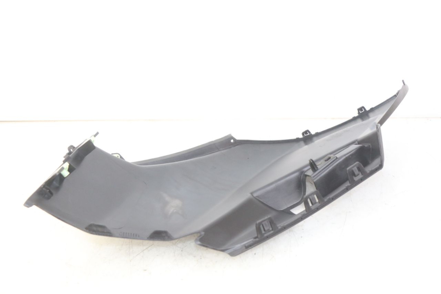 photo de RECHTER SITZBANKDECKEL PEUGEOT CITYSTAR AIR 125 (2014 - 2017) - Zoom auf Gebrauchszustand