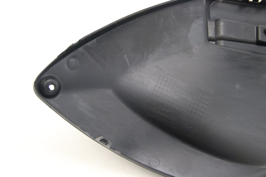 photo de RECHTER SITZBANKDECKEL PEUGEOT CITYSTAR 125 (2011 - 2017) - Charakteristische Merkmale