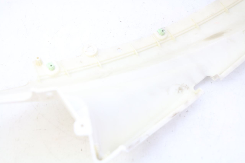 photo de RECHTER SITZBANKDECKEL PEUGEOT DJANGO 2T 50 (2014 - 2019) - Zoom auf Gebrauchszustand