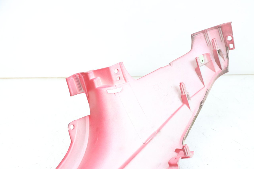 photo de UNTER SITZ VERKLEIDUNG RECHTS PEUGEOT DJANGO 4T 50 (2014 - 2019) - Detailansicht des Bauteils