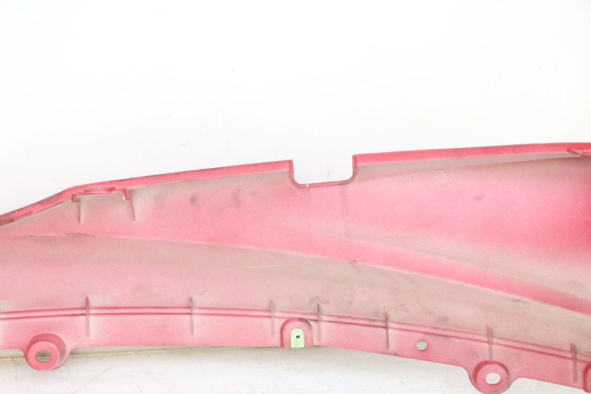 photo de UNTER SITZ VERKLEIDUNG RECHTS PEUGEOT DJANGO 4T 50 (2014 - 2019) - Details der Befestigungspunkte