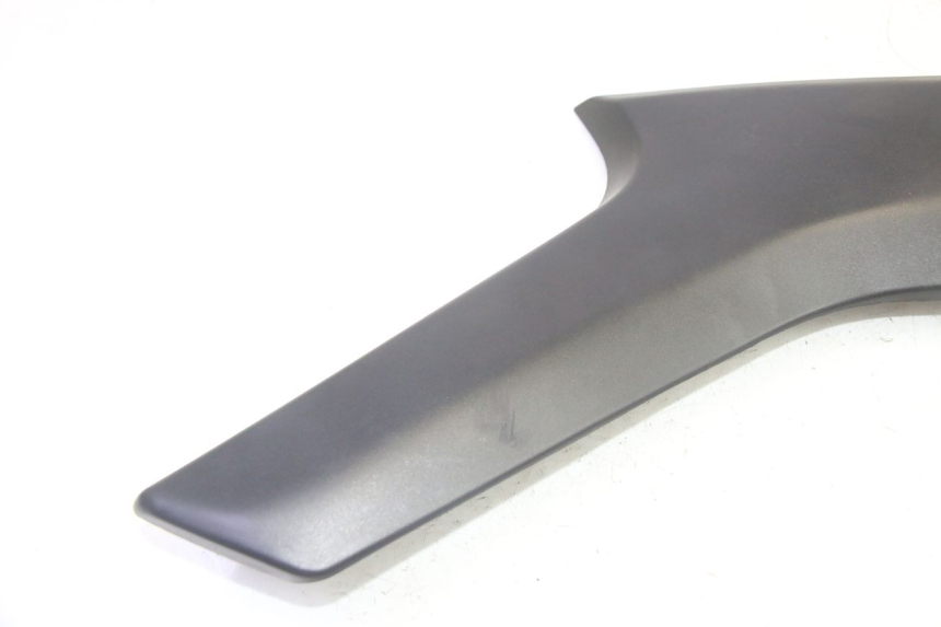 photo de UNTER SITZ VERKLEIDUNG RECHTS SUZUKI DL V STROM 1000 (2002 - 2007) - Detailansicht des Bauteils