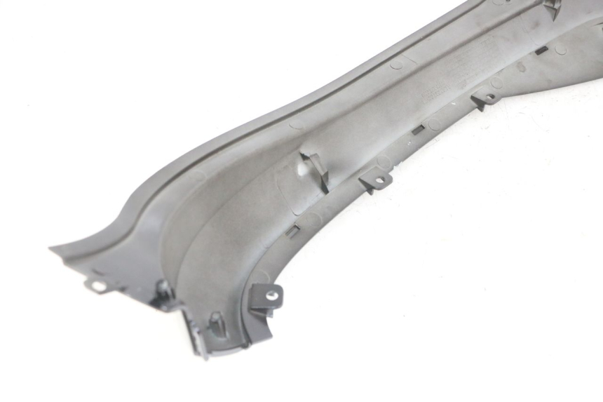 photo de UNTER SITZ VERKLEIDUNG RECHTS SYM FIDDLE 3 III 50 (2014 - 2020) - Zoom auf Gebrauchszustand