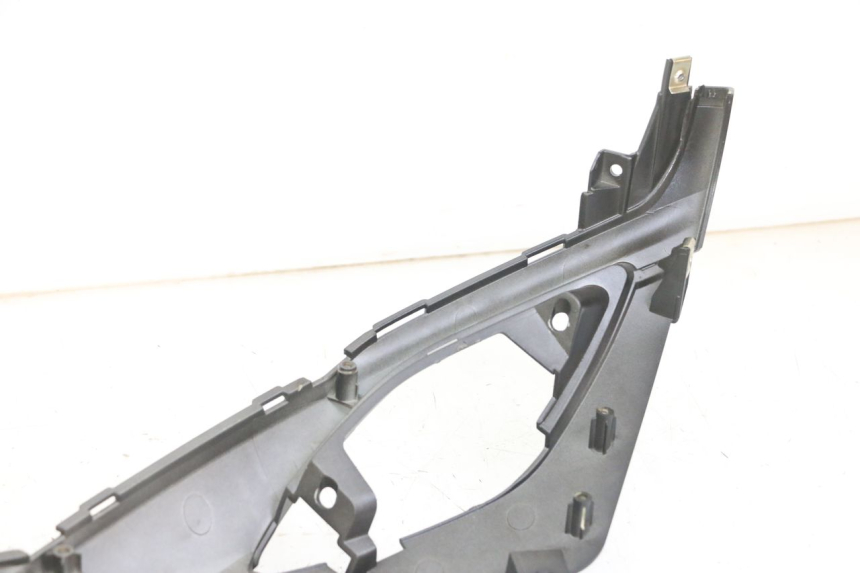 photo de UNTER SITZ VERKLEIDUNG RECHTS SYM FIDDLE 3 III 50 (2014 - 2020) - Technische Nahaufnahme