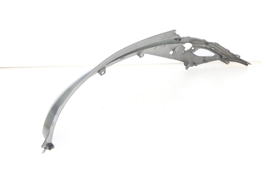 photo de UNTER SITZ VERKLEIDUNG RECHTS SYM FIDDLE 3 III 50 (2014 - 2020) - Details der Befestigungspunkte