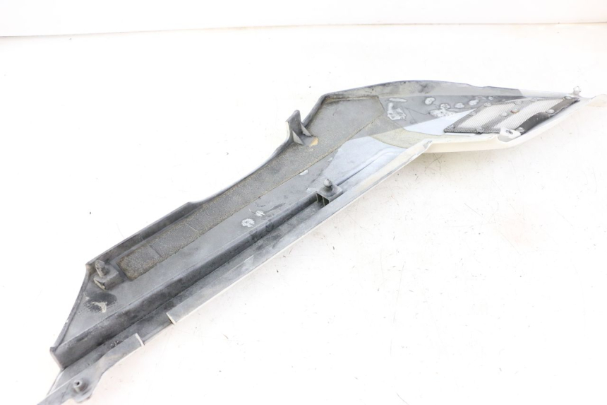 photo de UNTER SITZ VERKLEIDUNG RECHTS YAMAHA FJ 36Y 1100 (1984 - 1985) - Alternative Perspektive