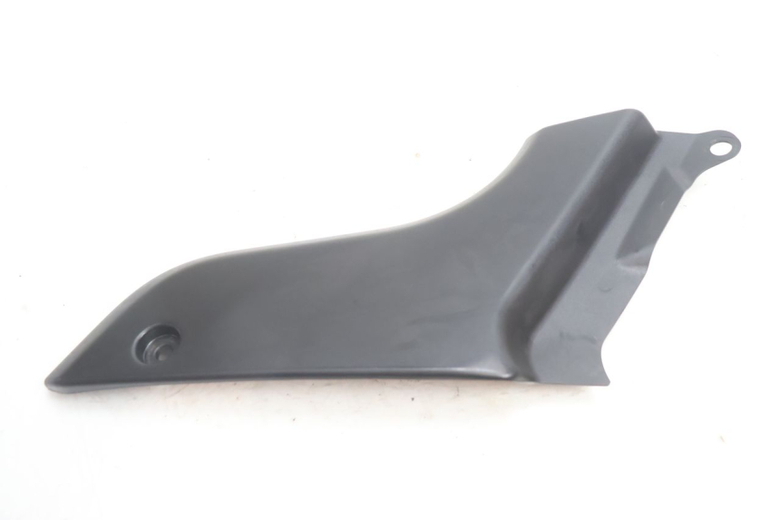photo de UNTER SITZ VERKLEIDUNG RECHTS YAMAHA FJR 1300 (2001 - 2005) - Detailansicht des Bauteils