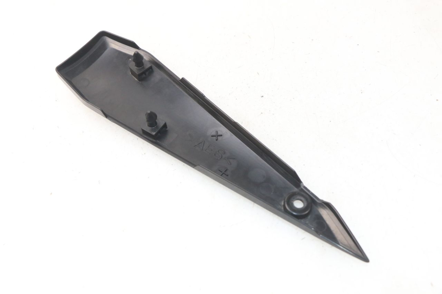 photo de UNTER SITZ VERKLEIDUNG RECHTS YAMAHA FZ8 800 (2010 - 2016) - Detailansicht des Bauteils