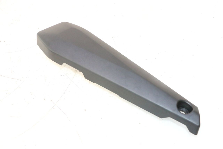 photo de UNTER SITZ VERKLEIDUNG RECHTS YAMAHA FZ8 800 (2010 - 2016) - Zoom auf Gebrauchszustand