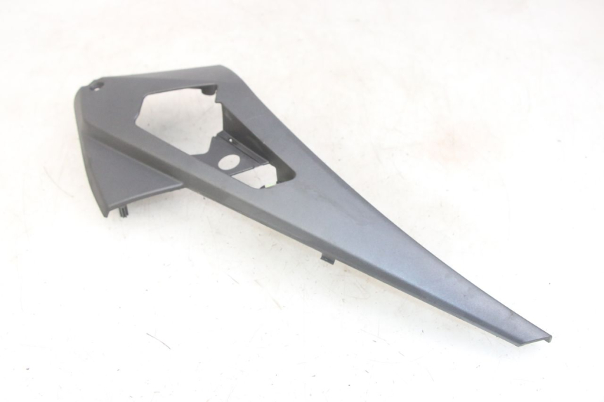 photo de UNTER SITZ VERKLEIDUNG RECHTS PEUGEOT GEOPOLIS RS 125 (2007 - 2009) - Zoom auf Gebrauchszustand