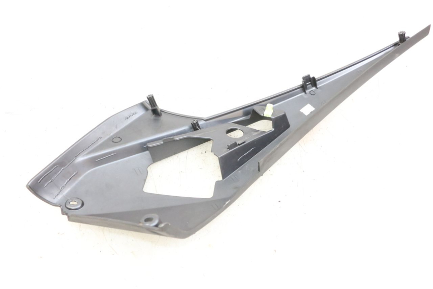 photo de UNTER SITZ VERKLEIDUNG RECHTS PEUGEOT GEOPOLIS RS 125 (2007 - 2009) - Detailansicht des Bauteils