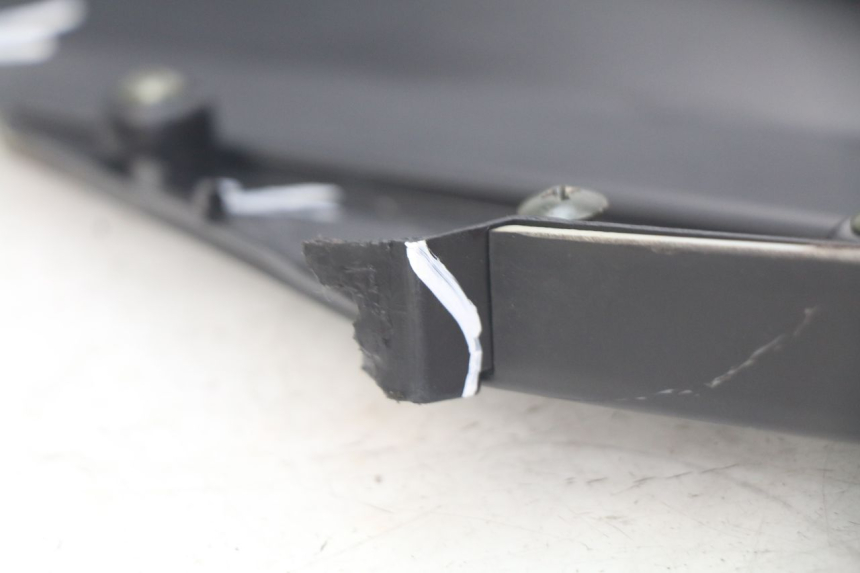 photo de RECHTER SITZBANKDECKEL TNT MOTOR GRIDO 2T 50 (2010 - 2019) - Zoom auf Gebrauchszustand