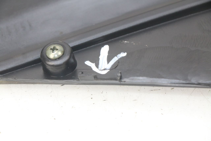 photo de RECHTER SITZBANKDECKEL TNT MOTOR GRIDO 2T 50 (2010 - 2019) - Alternative Perspektive