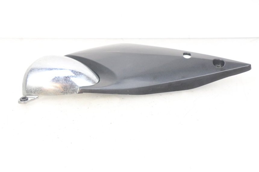 photo de UNTER SITZ VERKLEIDUNG RECHTS SUZUKI GSF N BANDIT 600 (2000 - 2004) - Detailansicht des Bauteils