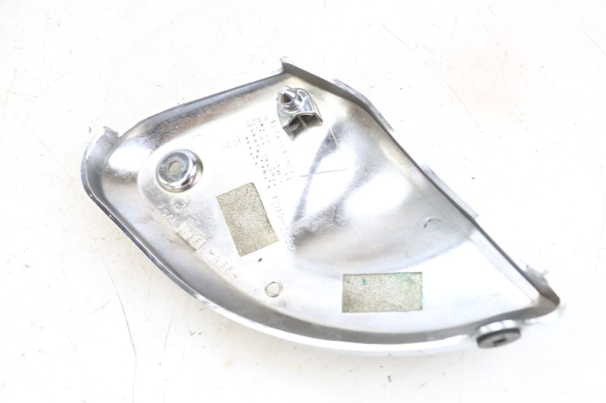 photo de UNTER SITZ VERKLEIDUNG RECHTS SUZUKI GSF N BANDIT 600 (1996 - 1999) - Zoom auf Gebrauchszustand