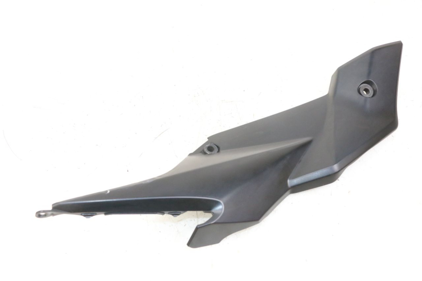 photo de UNTER SITZ VERKLEIDUNG RECHTS SUZUKI GSR 750 (2011 - 2017) - Detailansicht des Bauteils