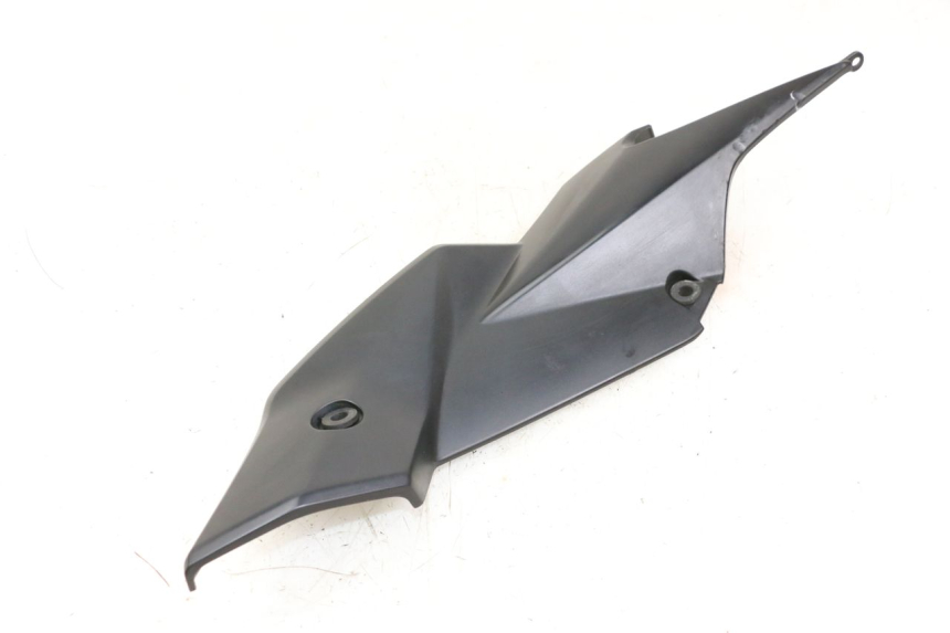 photo de UNTER SITZ VERKLEIDUNG RECHTS SUZUKI GSR 750 (2011 - 2017) - Gesamtansicht des Produkts