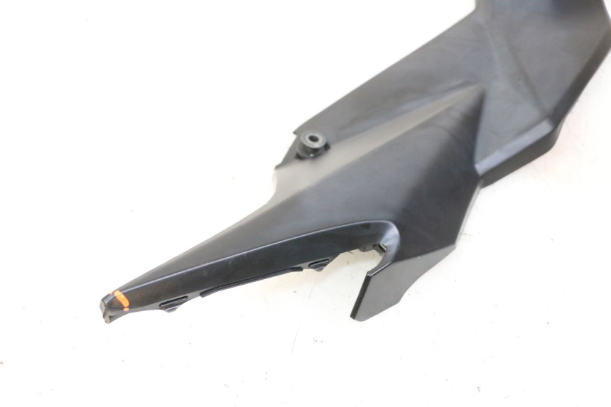 photo de UNTER SITZ VERKLEIDUNG RECHTS SUZUKI GSR 750 (2011 - 2017) - Detailansicht des Bauteils