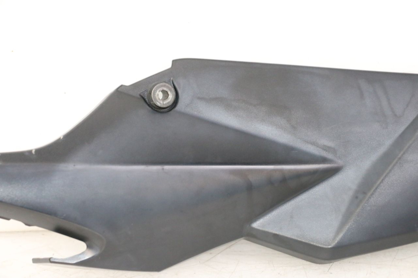 photo de UNTER SITZ VERKLEIDUNG RECHTS SUZUKI GSR 750 (2011 - 2017) - Weitere Ansicht des Artikels