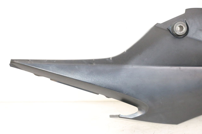 photo de UNTER SITZ VERKLEIDUNG RECHTS SUZUKI GSR 750 (2011 - 2017) - Charakteristische Merkmale