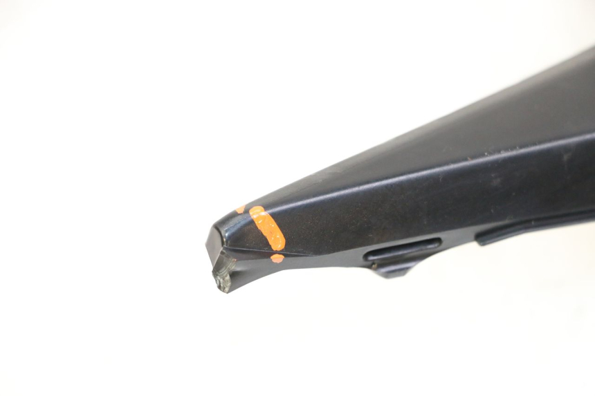 photo de UNTER SITZ VERKLEIDUNG RECHTS SUZUKI GSR 750 (2011 - 2017) - Zoom auf Gebrauchszustand