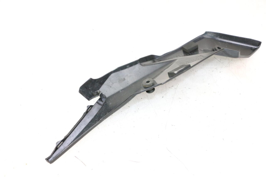 photo de UNTER SITZ VERKLEIDUNG RECHTS SUZUKI GSR 750 (2011 - 2017) - Oberflächenzustand und Material