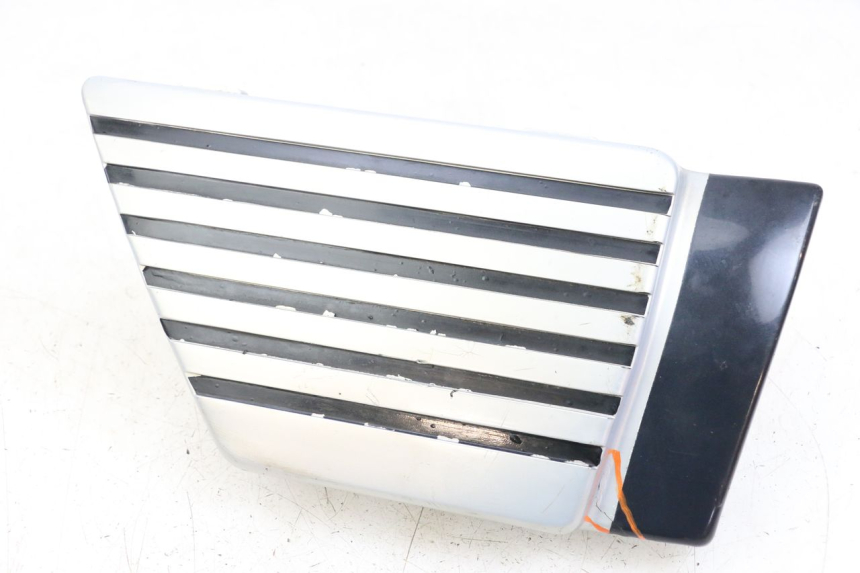 photo de UNTER SITZ VERKLEIDUNG RECHTS SUZUKI GSX E 250 (1982 - 1983) - Hauptansicht